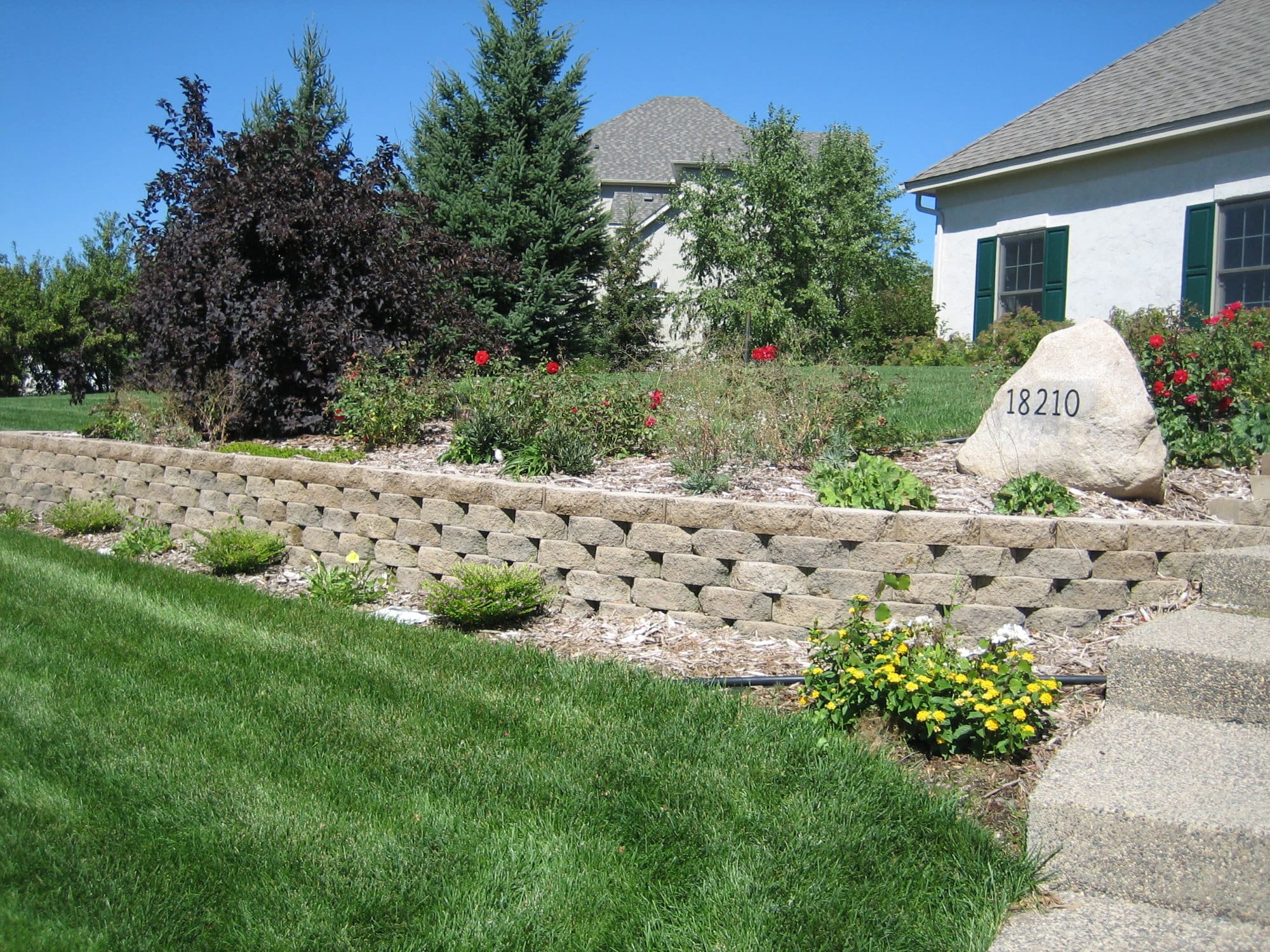 Keystone Garden Wall Lakeville