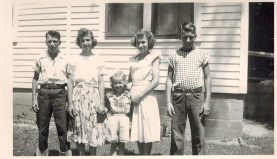 Jose, Yvonne, Jeanie, Marilyn, and Wayne at the Bloomington farm