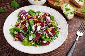 Beet Salad with Spinach and Balsamic Vinaigrette