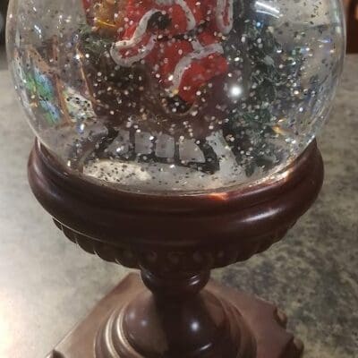 santa-sleigh-water-globe-led.jpg